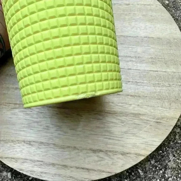 Starbucks Meadow Yellow Grid Soft Touch Tumbler Venti 24 oz NEW - Picture 5 of 6